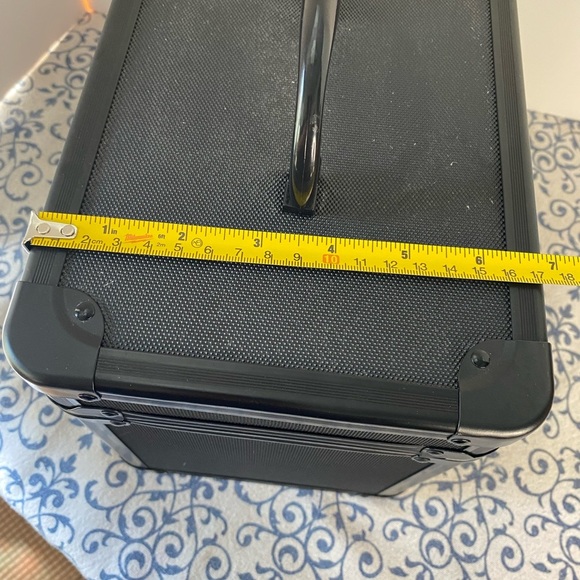 Vaultz Black Square Tactical Divided Storage Box - Picture 9 of 9